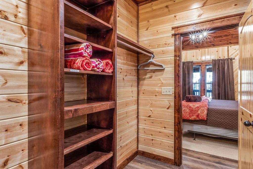 Large Luxury 2Br Cabin W Hot Tub Double Trouble Was Designed For Fun Comfort And Memories Minutes From Buzzling Hochatown And Beautiful Beaver Bend State Park Broken Bow Εξωτερικό φωτογραφία